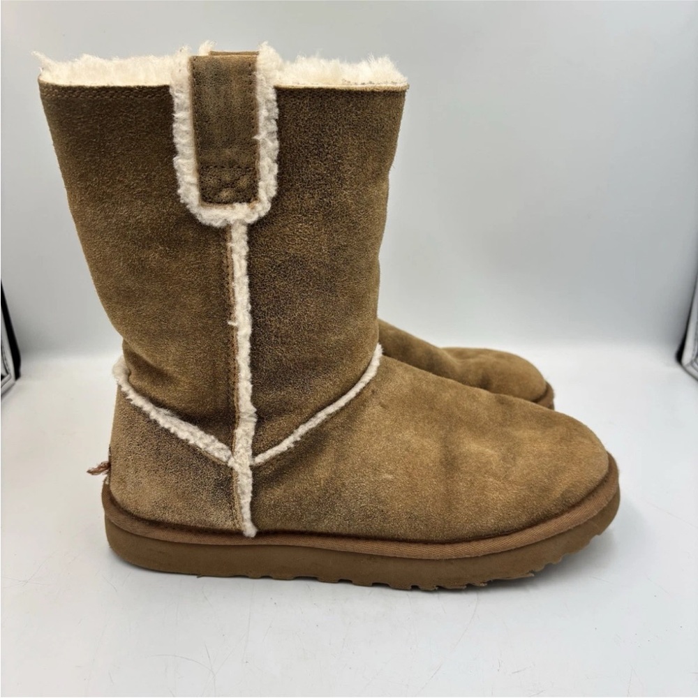 UGG Classic Short Shearling Boots Chestnut 1098409 Women’s Size 8 US